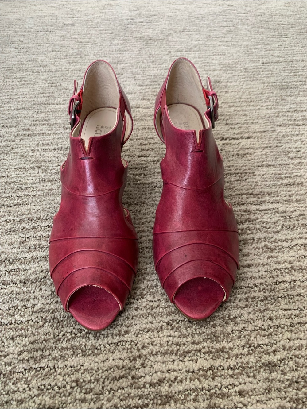 Open-Toe Fuschia Leather Sandal with Buckle Strap